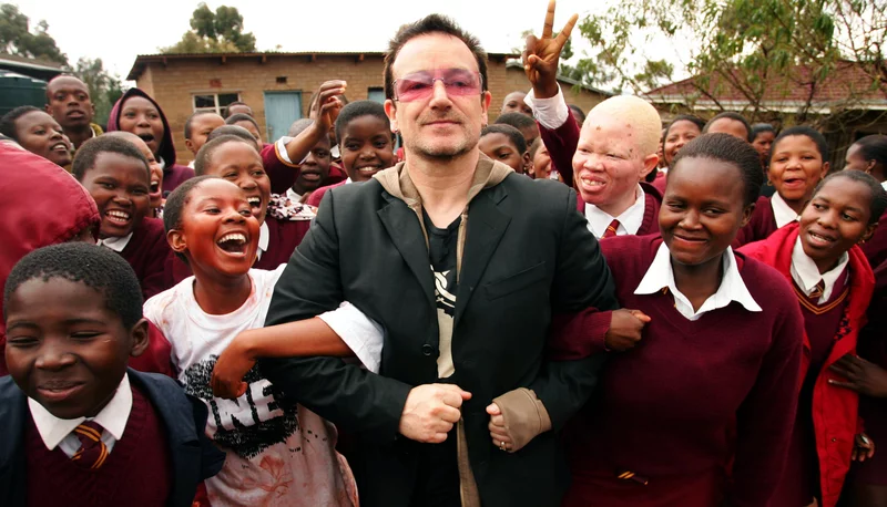 A luta contra a pobreza e a AIDS: ONE Campaign, DATA e (RED)
